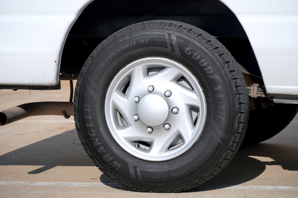 Used 2014 Ford E-150 and Econoline 150 w/ Power Group RWD image 28