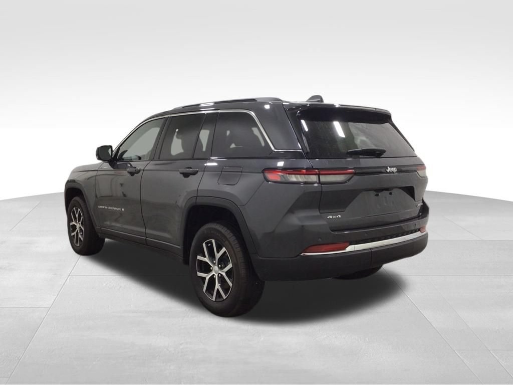 Used 2025 Jeep Grand Cherokee Limited AWD/4WD image 3