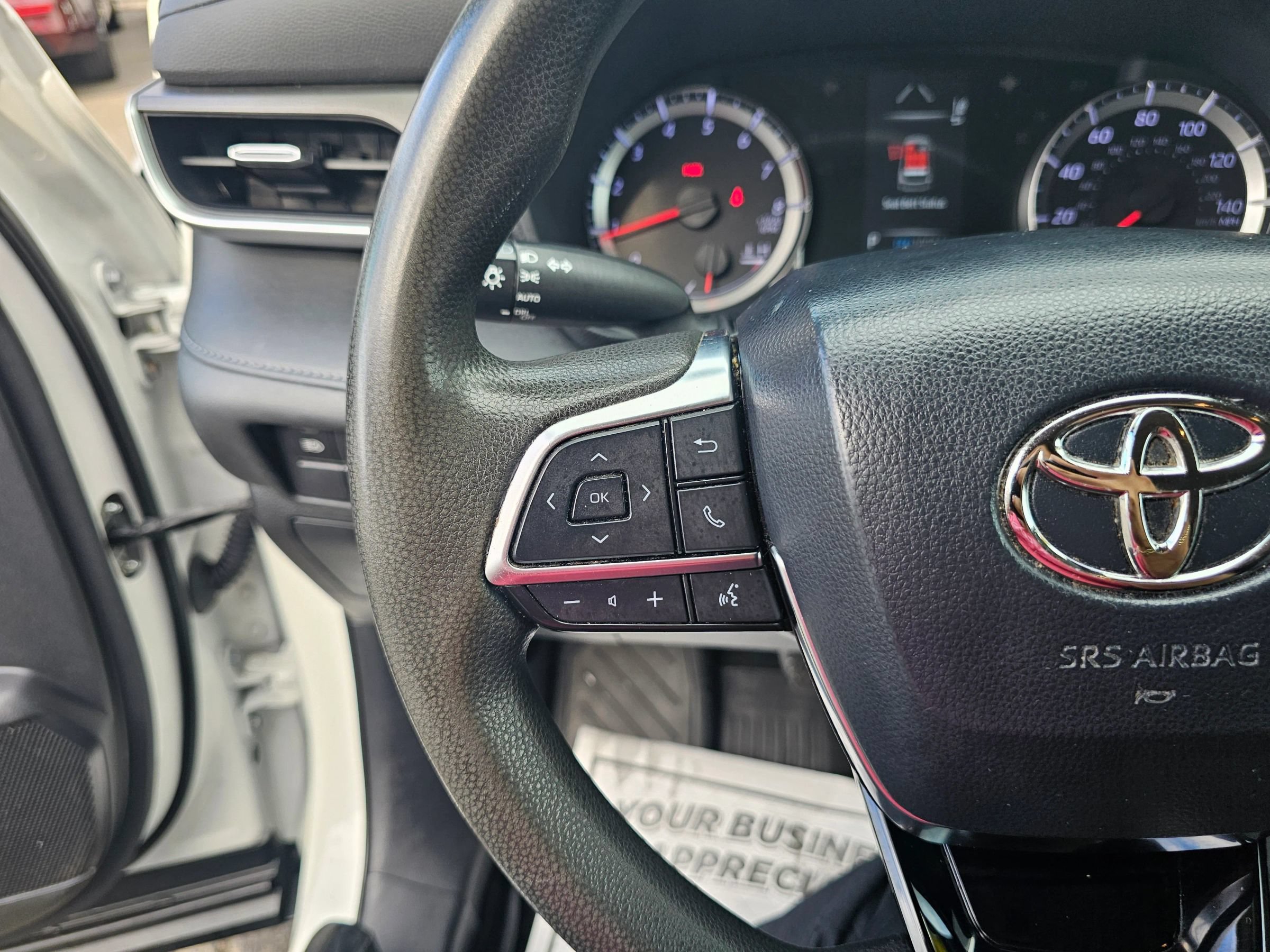 Used 2020 Toyota Highlander L AWD/4WD image 19