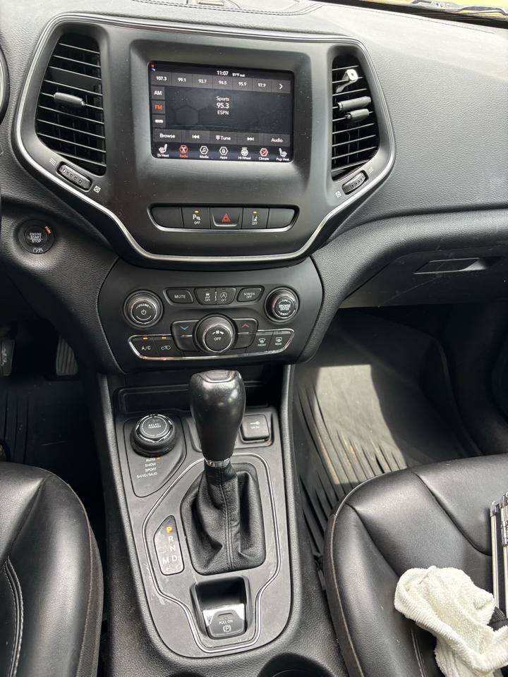 Used 2021 Jeep Cherokee Latitude Plus w/ Mopar Interior Package AWD/4WD image 16