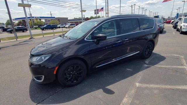 Used 2018 Chrysler Pacifica Touring-L Plus FWD image 4