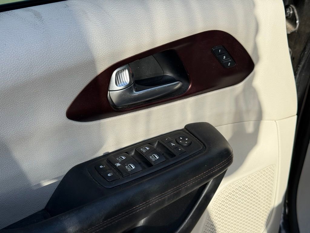 Used 2020 Chrysler Pacifica Limited image 11