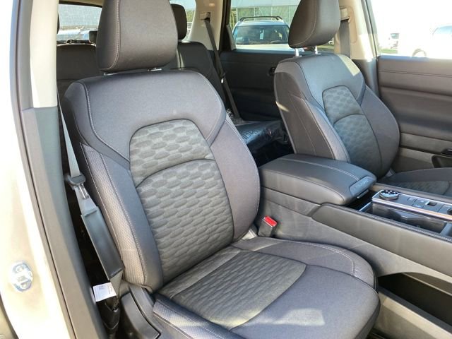 New 2025 Nissan Pathfinder SV image 9