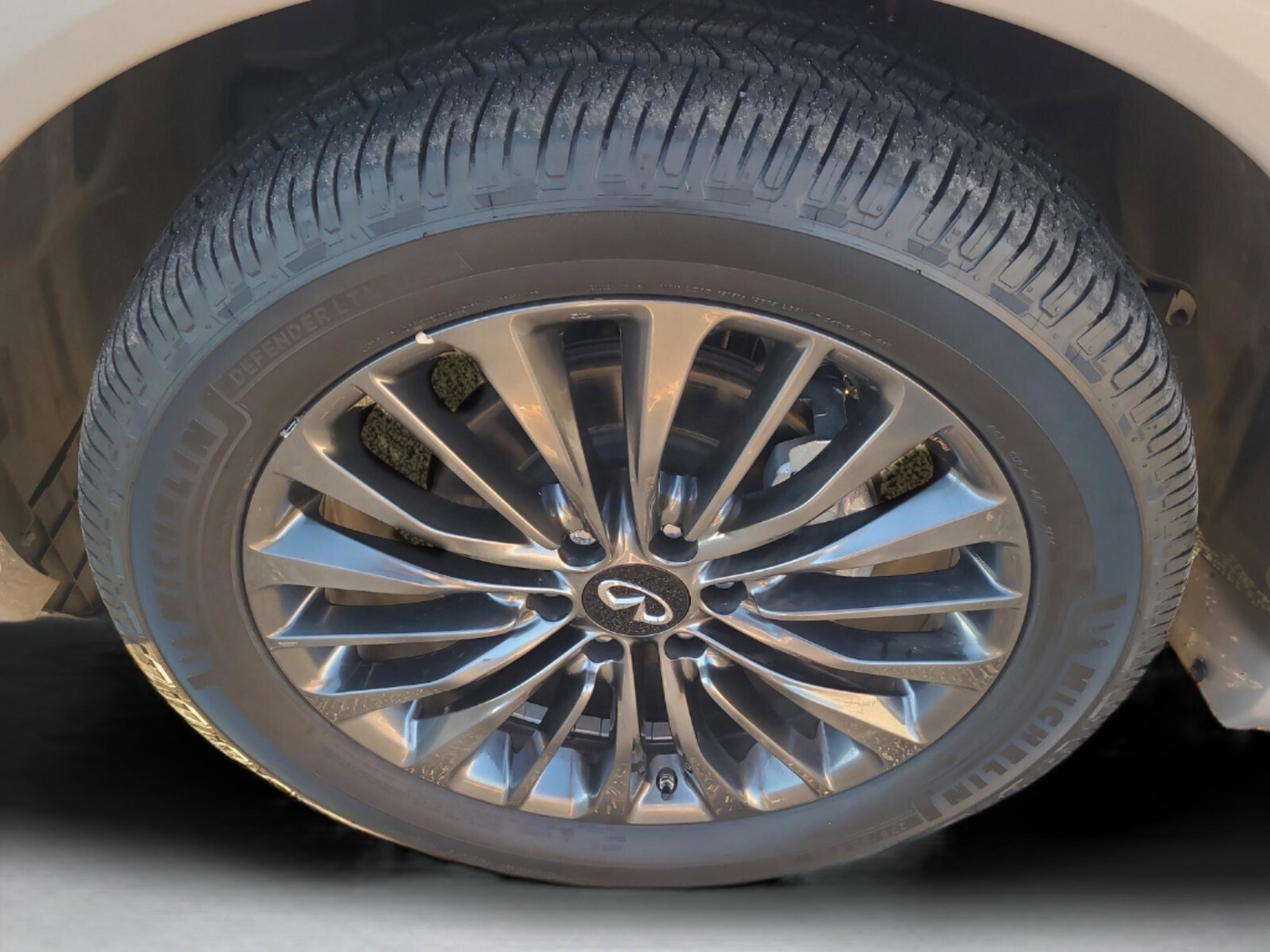 Used 2024 INFINITI QX80 Sensory image 10