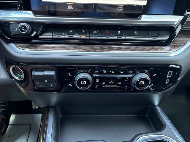 Used 2025 Chevrolet Silverado 1500 LT AWD/4WD image 16