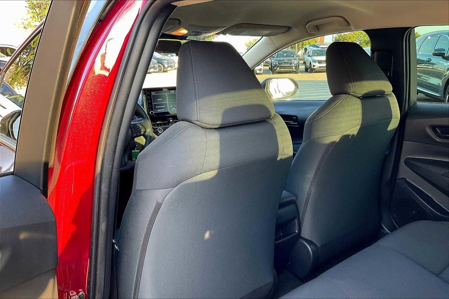 Used 2022 Toyota Corolla LE image 12