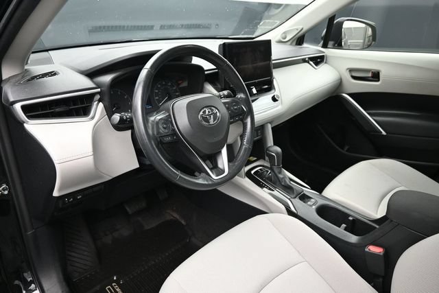 Used 2023 Toyota Corolla Cross LE w/ Moonroof Package AWD/4WD image 13
