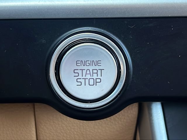 Used 2024 Kia Carnival LX FWD image 31
