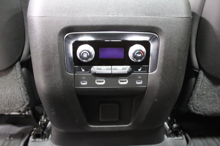 Used 2023 GMC Yukon Denali Ultimate AWD/4WD image 24
