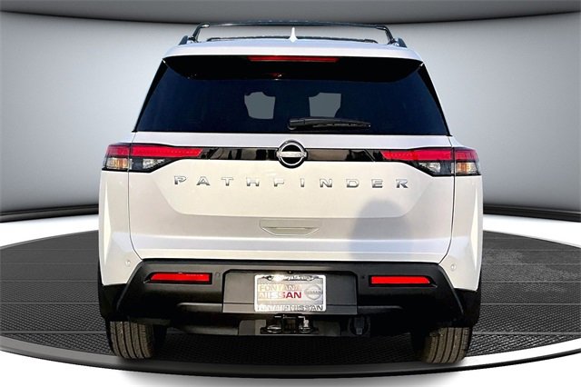 New 2025 Nissan Pathfinder SV image 4