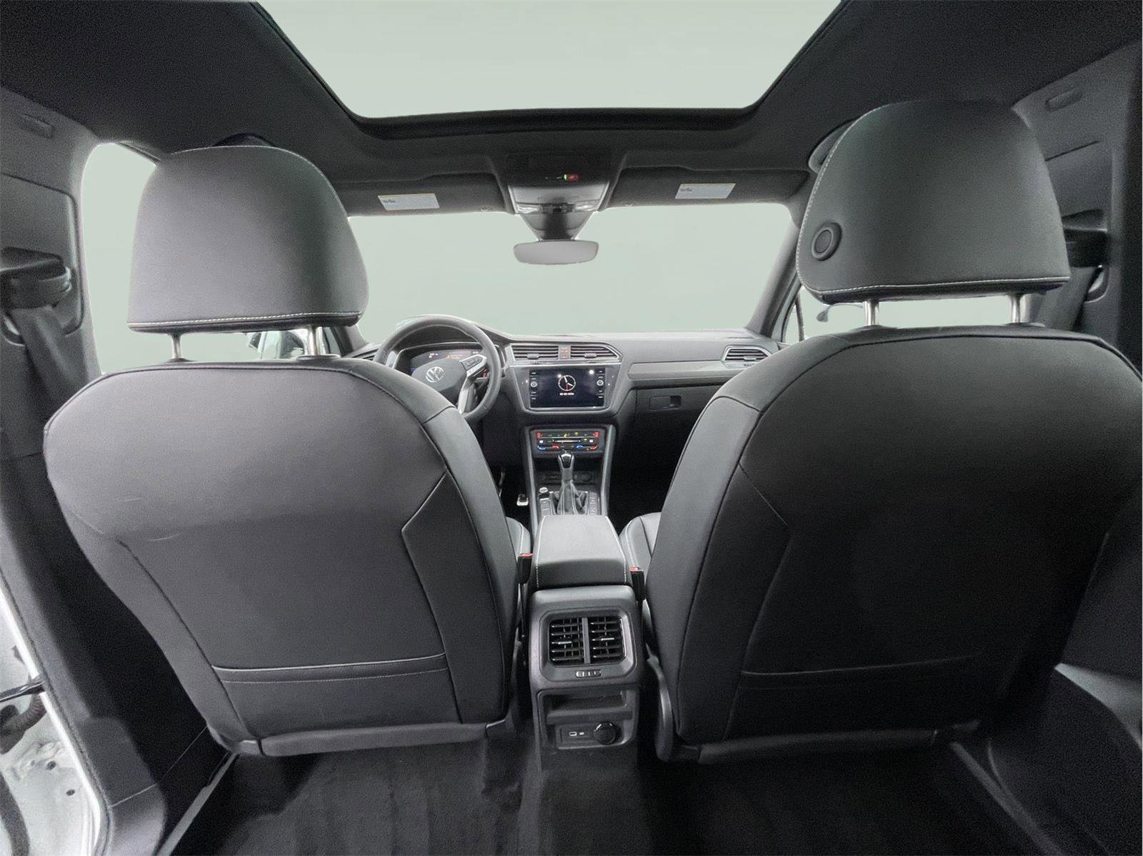 Used 2023 Volkswagen Tiguan SE R-Line image 16