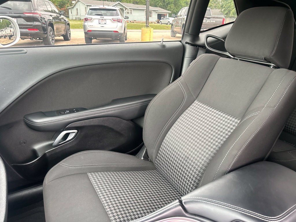 Used 2023 Dodge Challenger SXT RWD image 11