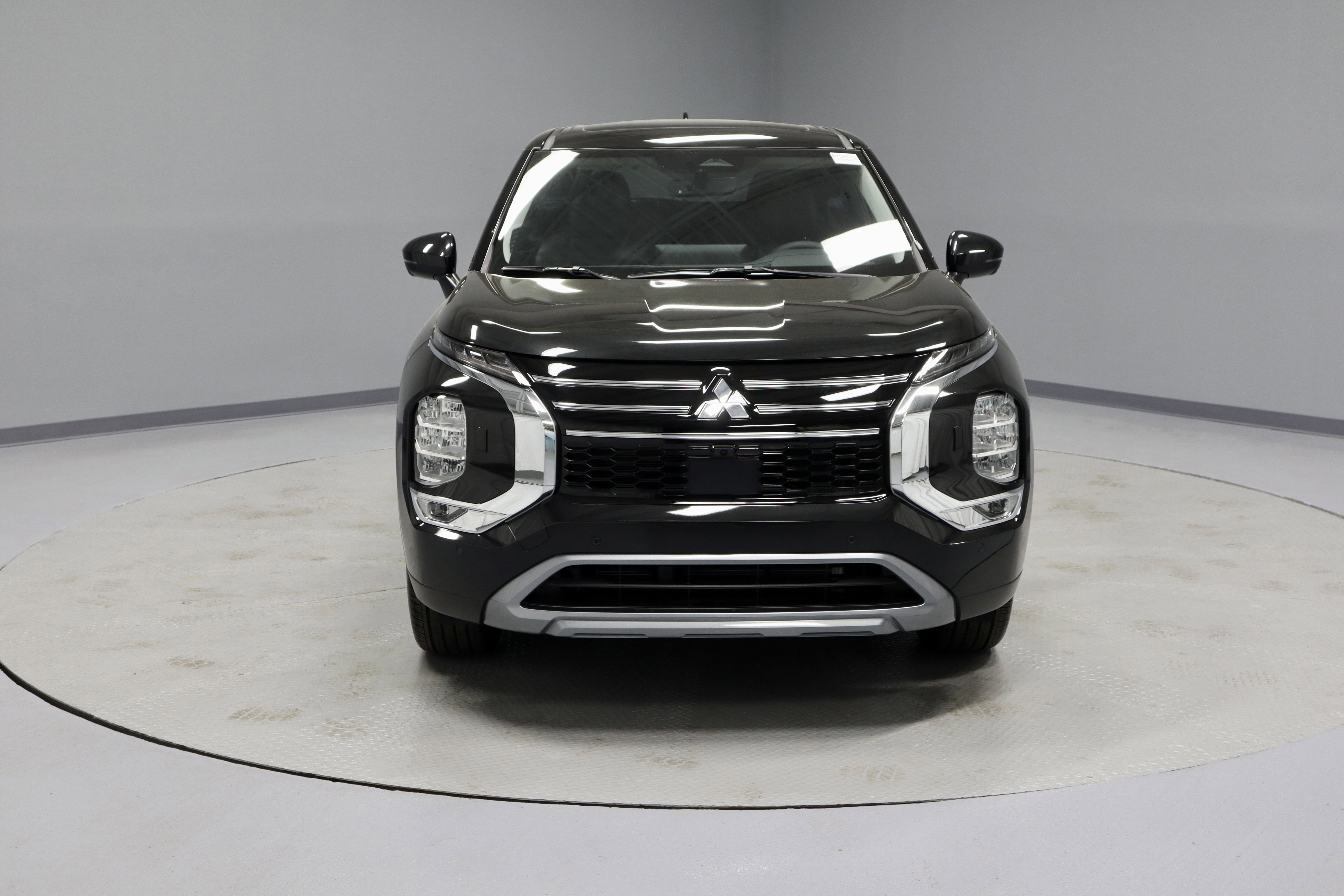 New 2025 Mitsubishi Outlander SE image 4
