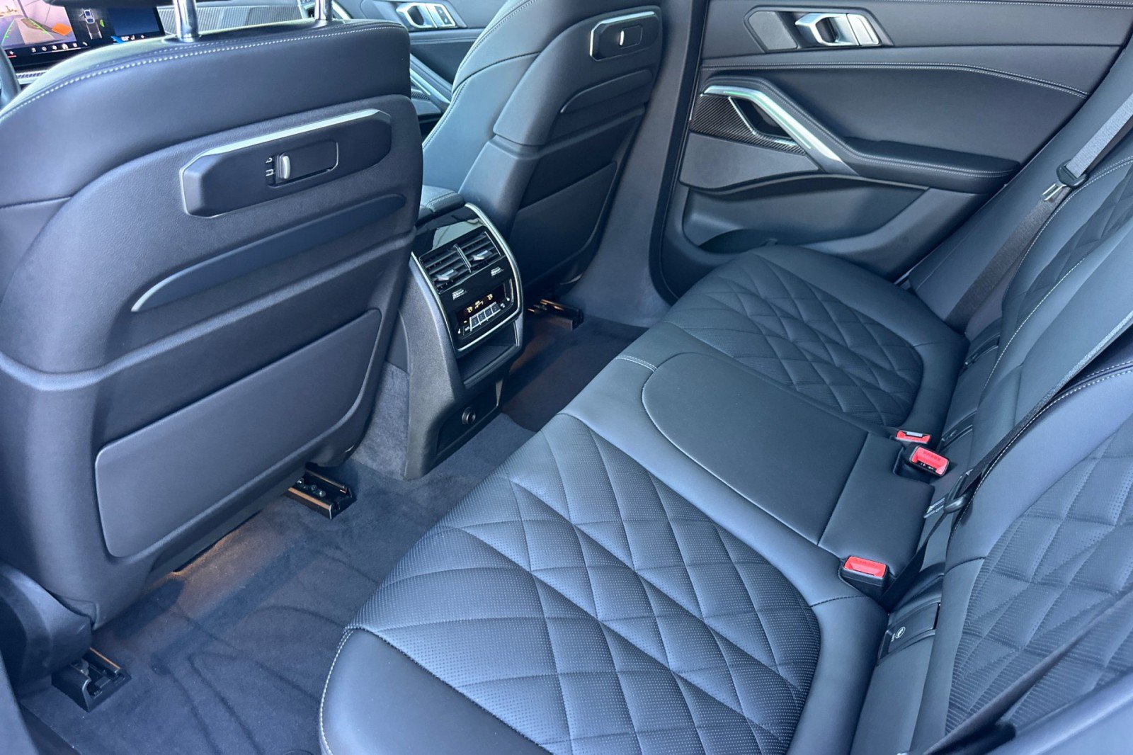Used 2024 BMW X6 M60i w/ Dynamic Handling Package AWD/4WD image 13