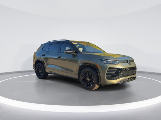 Used 2025 Volkswagen Tiguan SE R-Line AWD/4WD image 2