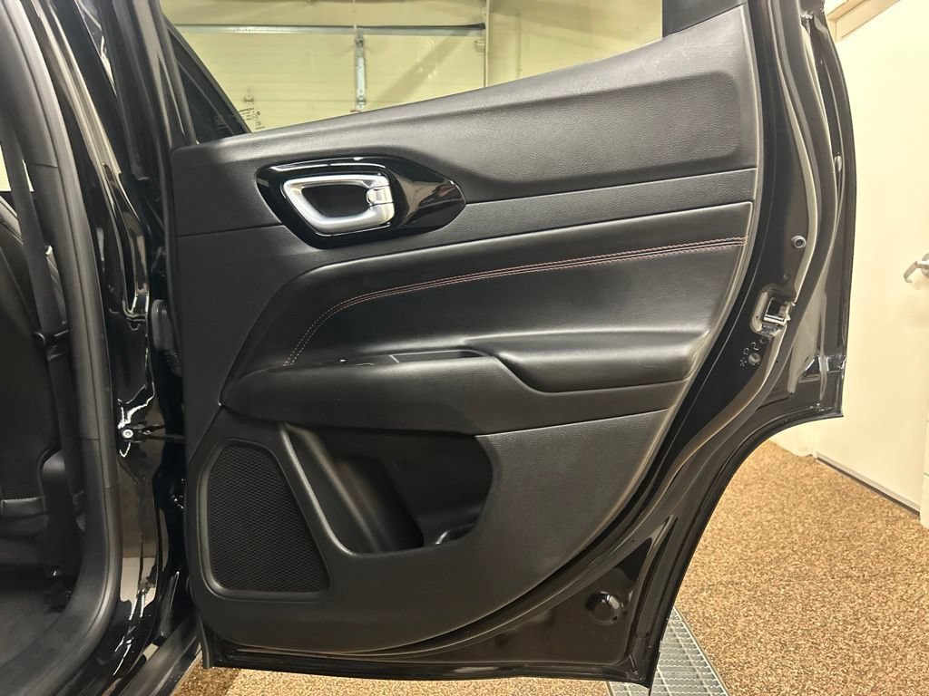 Used 2025 Jeep Compass Trailhawk AWD/4WD image 15