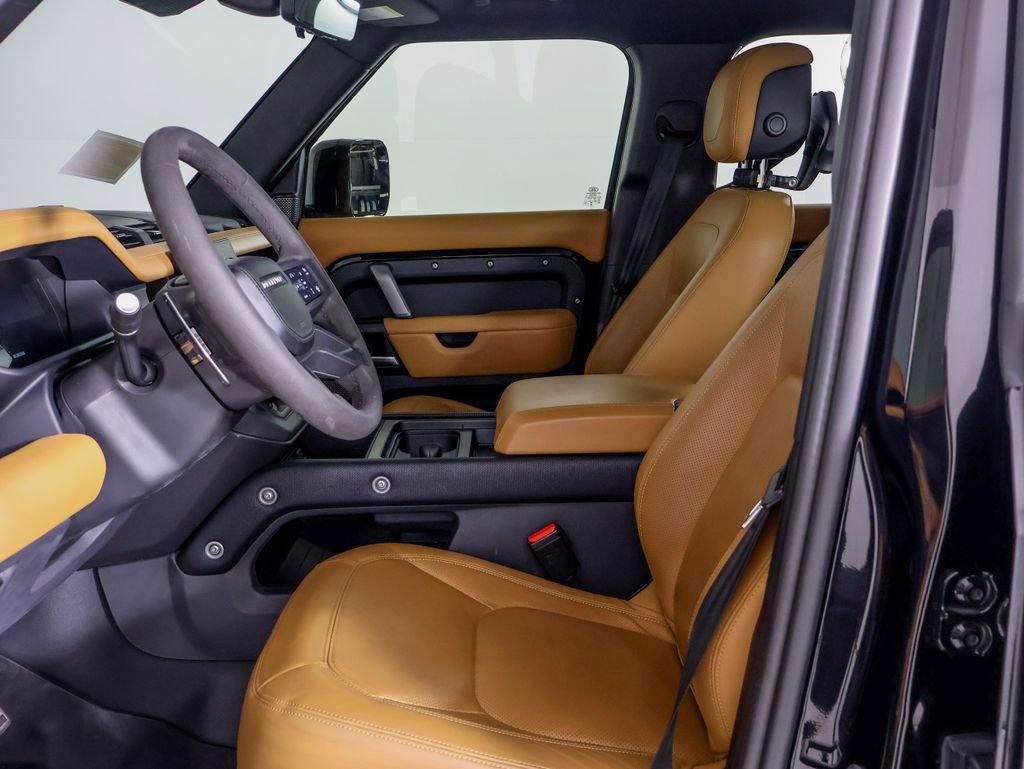Used 2024 Land Rover Defender 110 V8 AWD/4WD image 5