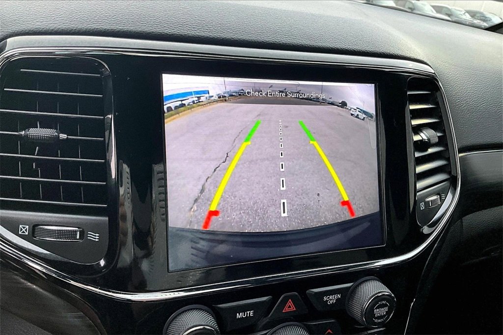 Used 2020 Jeep Grand Cherokee Altitude image 3