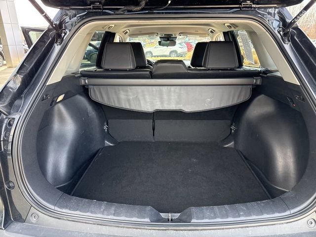 Used 2025 Toyota Corolla Cross XLE image 28
