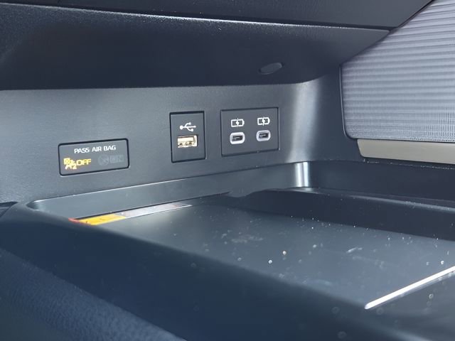 Used 2025 Toyota Camry SE w/ Convenience Package image 27