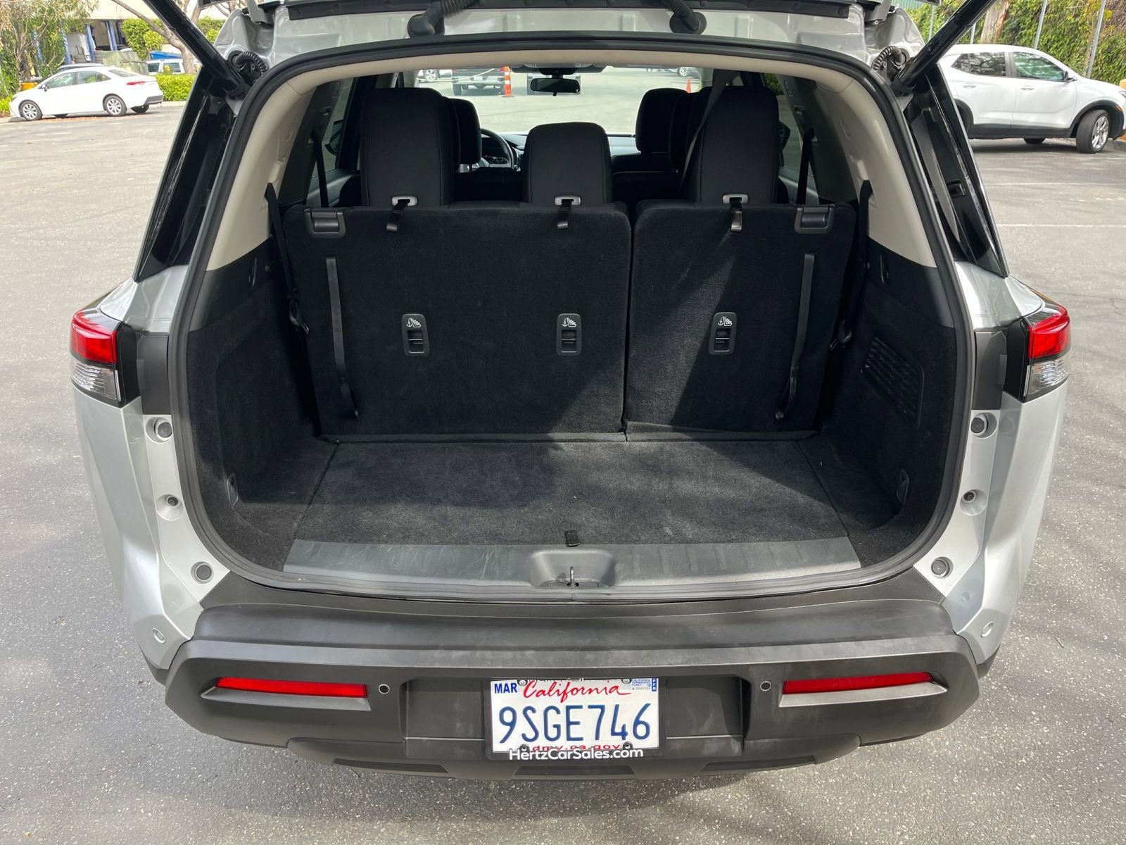 Used 2025 Nissan Pathfinder SV image 34