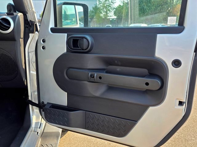 Used 2008 Jeep Wrangler Unlimited Sahara AWD/4WD image 39