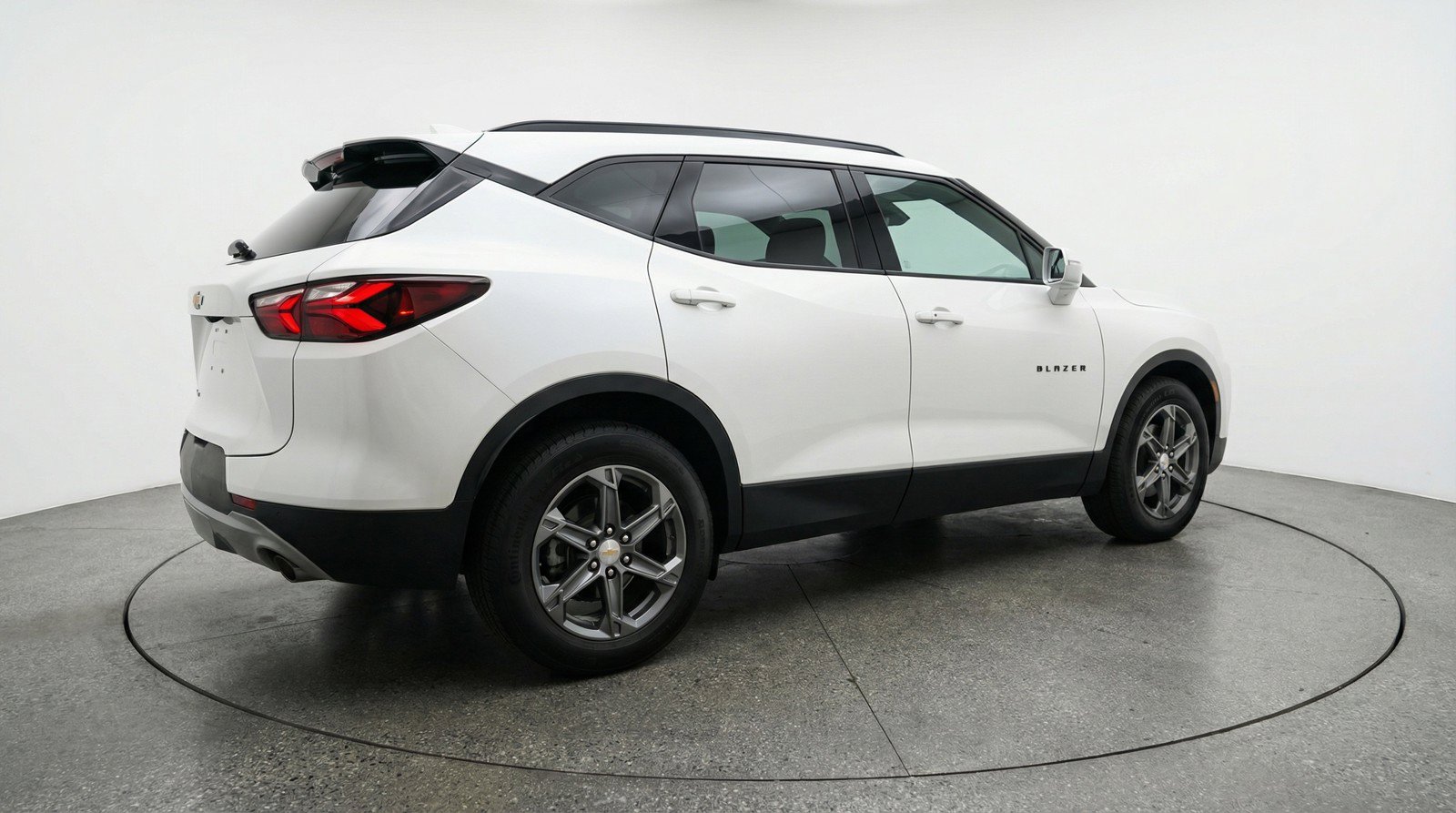 Used 2025 Chevrolet Blazer LT FWD image 9