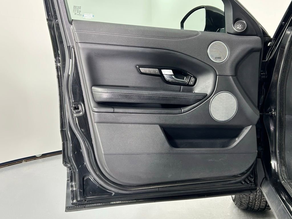 Used 2017 Land Rover Range Rover Evoque SE Premium image 35