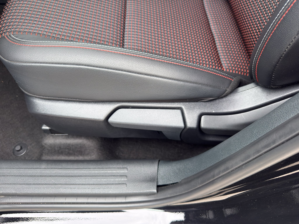 Certified 2025 Nissan Kicks SR AWD/4WD image 15