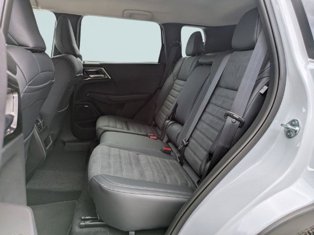New 2026 Mitsubishi Outlander SE FWD image 15