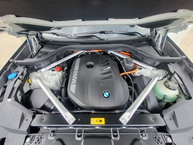 New 2026 BMW X5 xDrive50e w/ Premium Package image 10