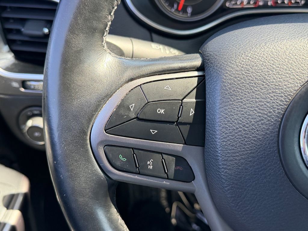 Used 2019 Jeep Cherokee Limited image 23