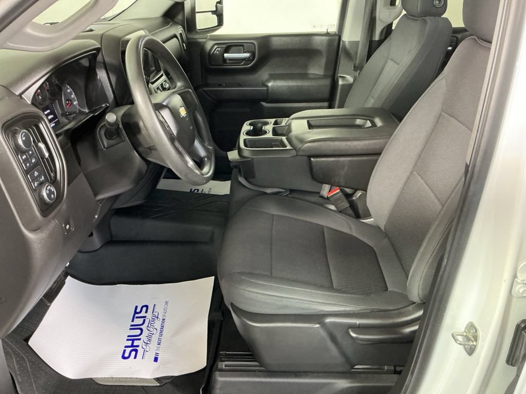 Used 2020 Chevrolet Silverado 1500 Custom w/ Custom Max Trailering Package AWD/4WD image 8