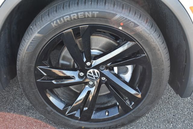Used 2023 Volkswagen Tiguan SE R-Line image 49