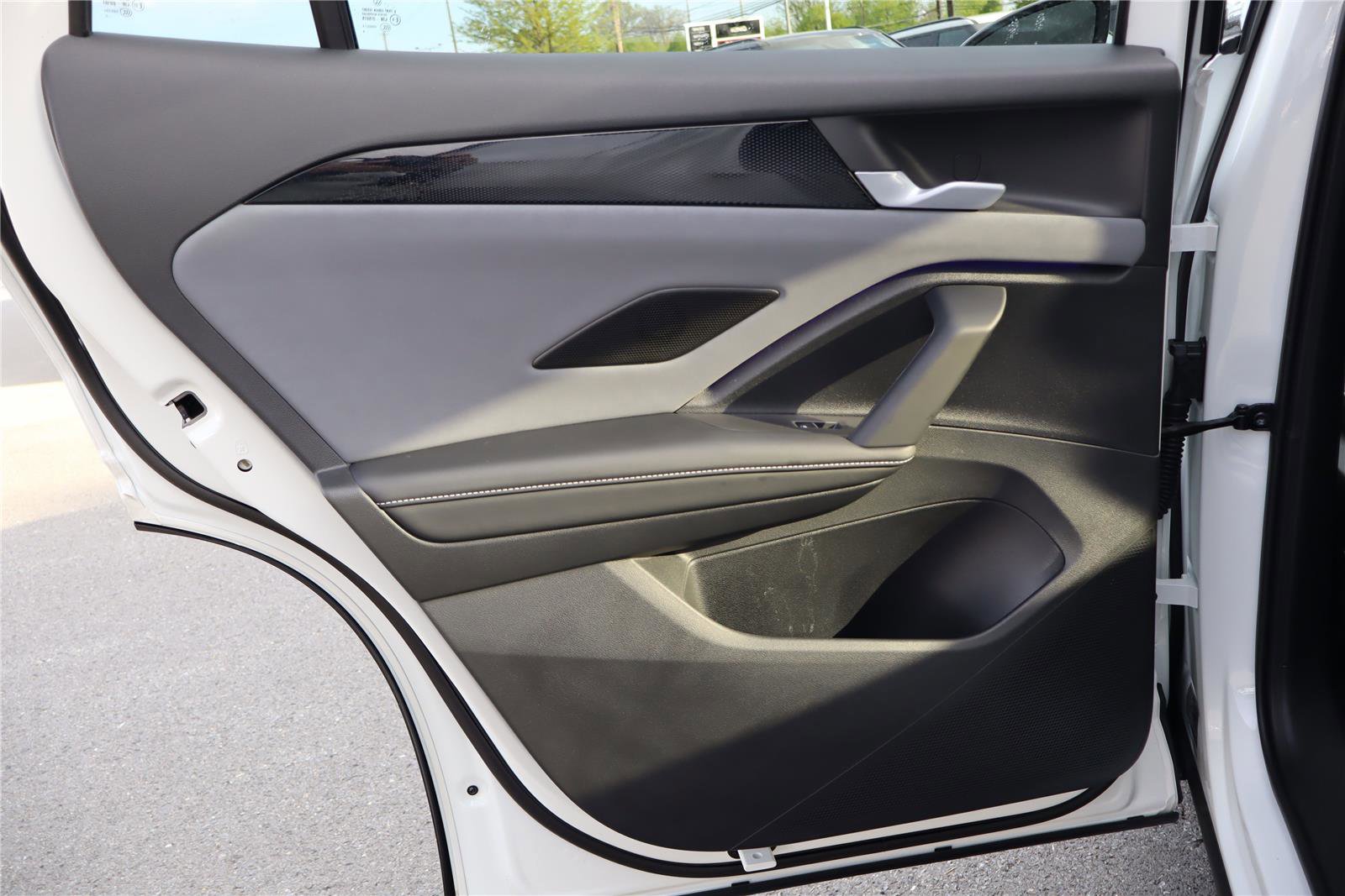 Certified 2025 Volkswagen Tiguan SE w/ Panoramic Sunroof Package image 26