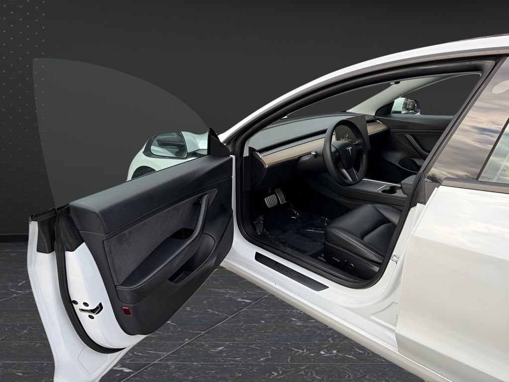 Used 2021 Tesla Model 3 Performance image 14