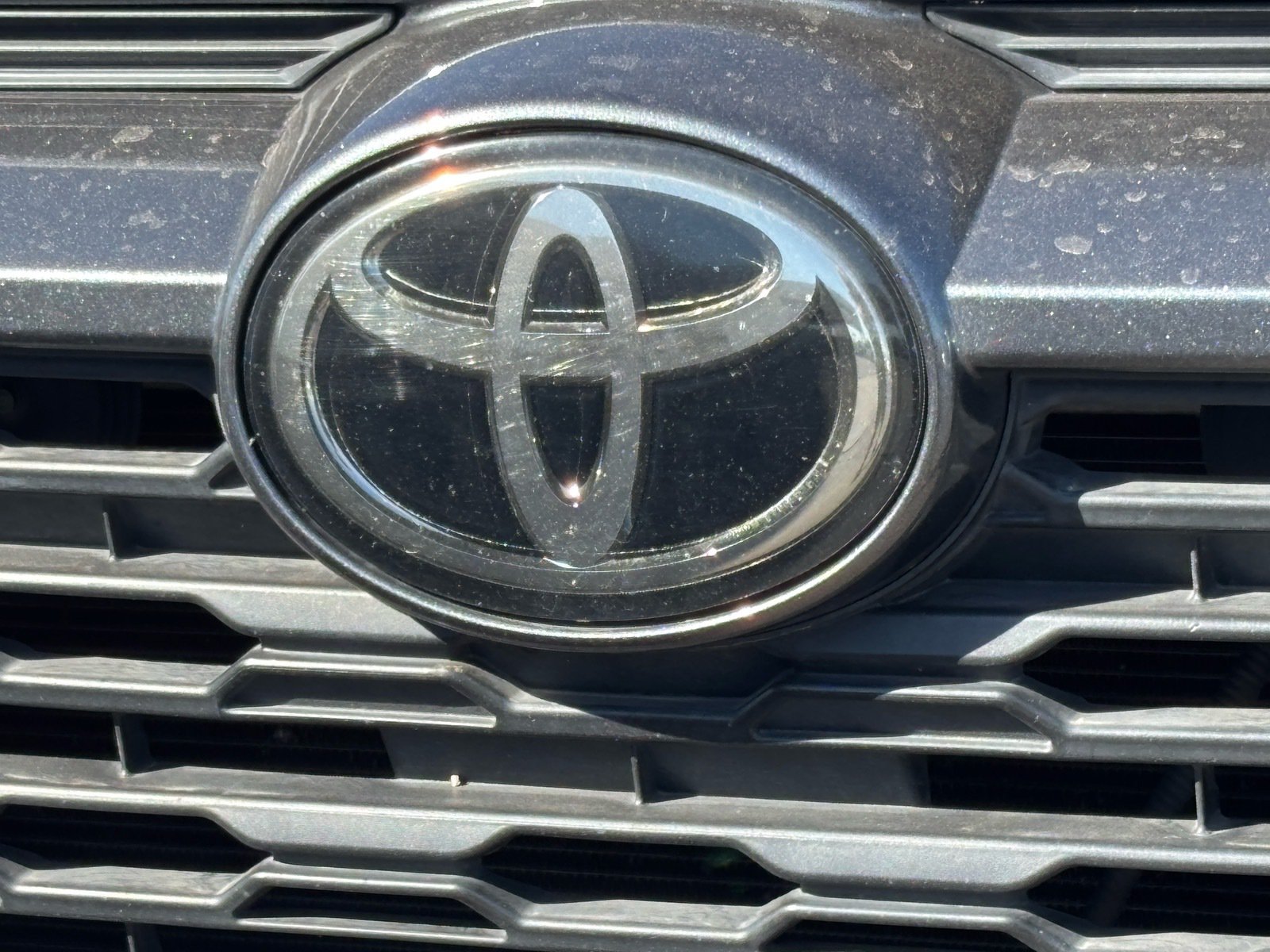 Used 2021 Toyota RAV4 XLE w/ Convenience Package FWD image 9
