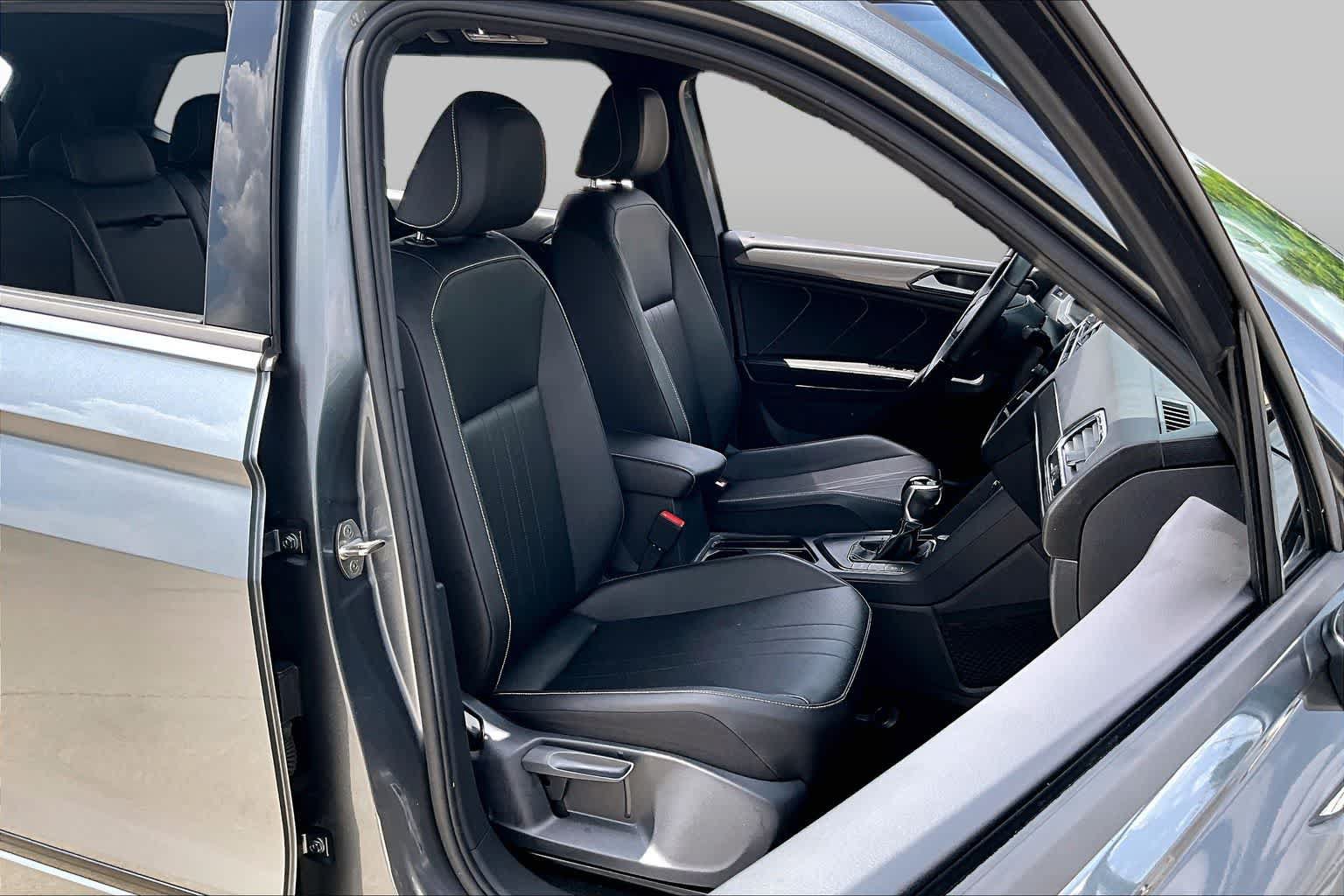 Used 2022 Volkswagen Tiguan SE R-Line FWD image 8