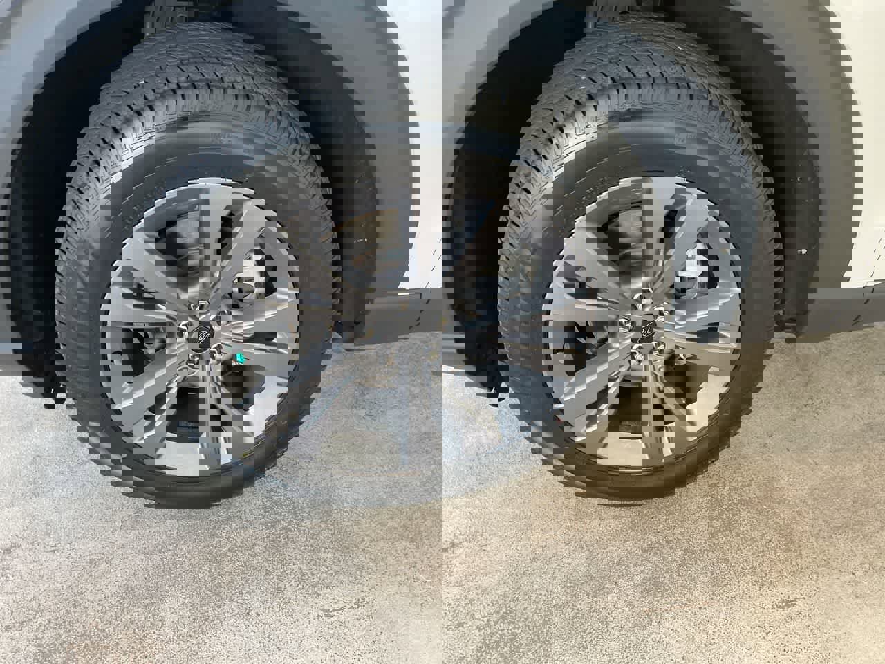 Used 2022 Ford Explorer XLT w/ Equipment Group 202A image 10