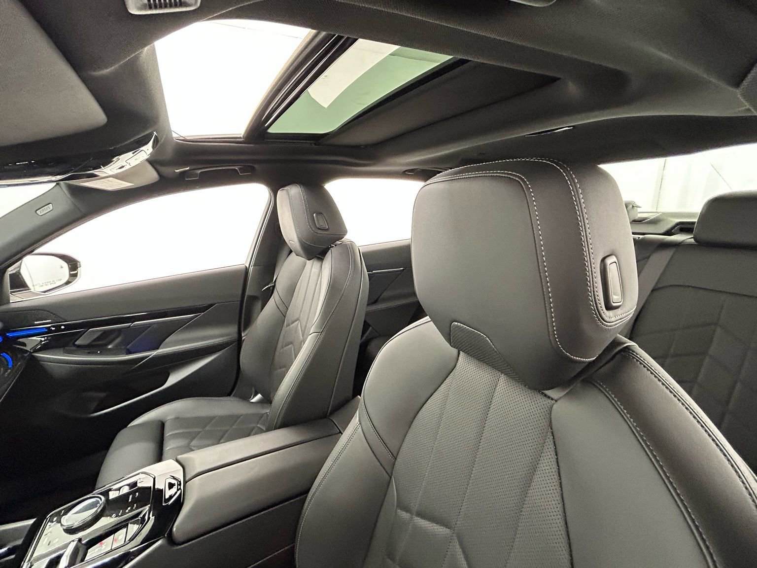 Used 2025 BMW 530i xDrive w/ Premium Package image 70