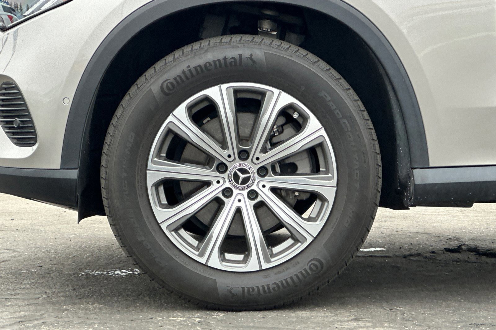 Used 2024 Mercedes-Benz GLC 300 w/ Winter Package image 26