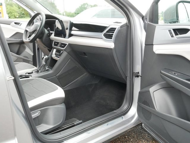 Certified 2025 Volkswagen Taos SE AWD/4WD image 20