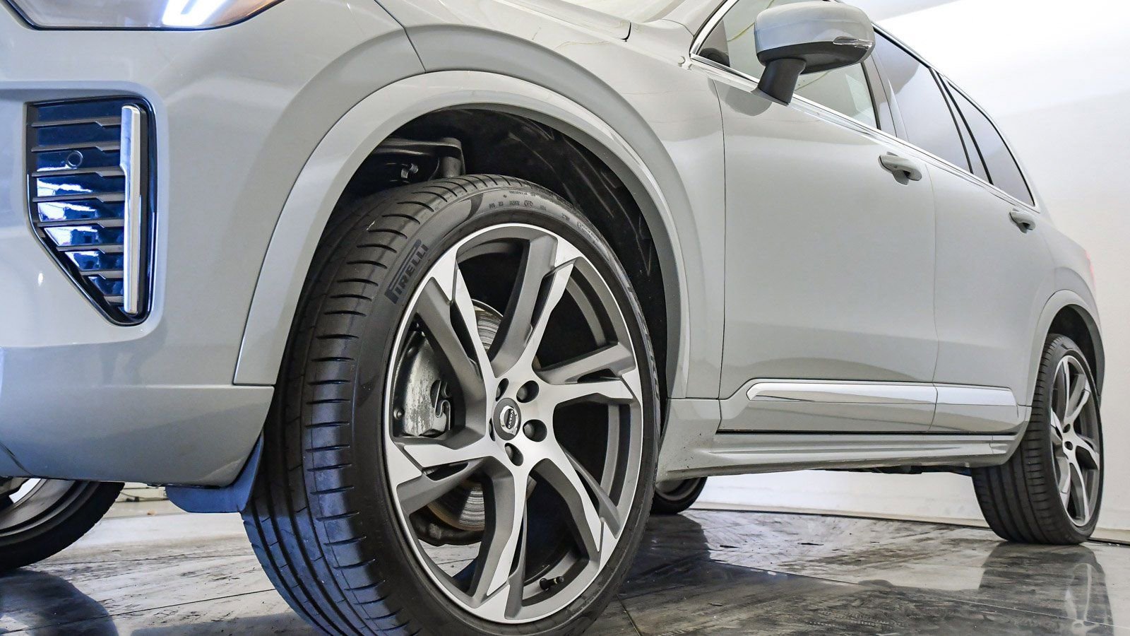 Certified 2025 Volvo XC90 B6 Core w/ Protection Package Premier image 9