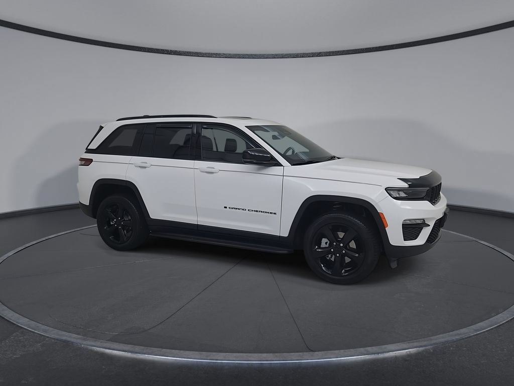 Certified 2025 Jeep Grand Cherokee Limited w/ Black Appearance Package AWD/4WD image 18