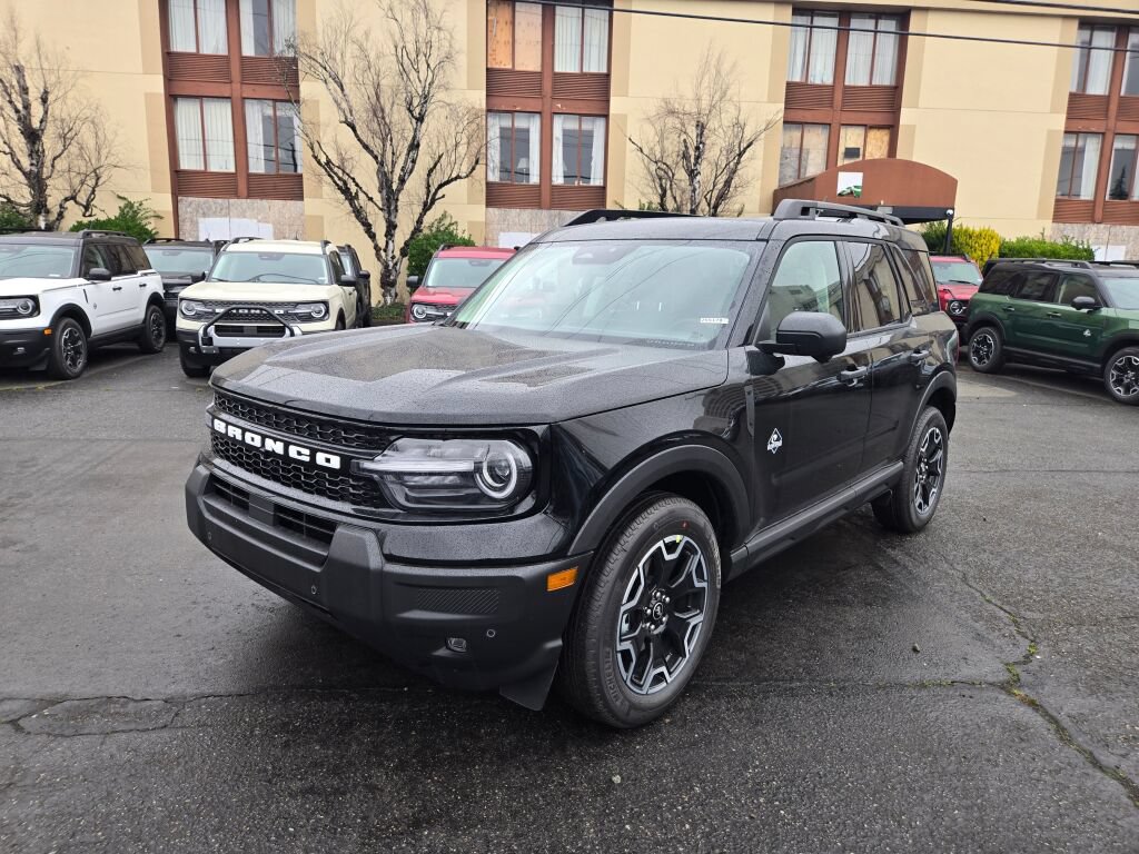 New 2026 Ford Bronco Sport Outer Banks w/ Outer Banks Tech Package+ AWD/4WD image 1