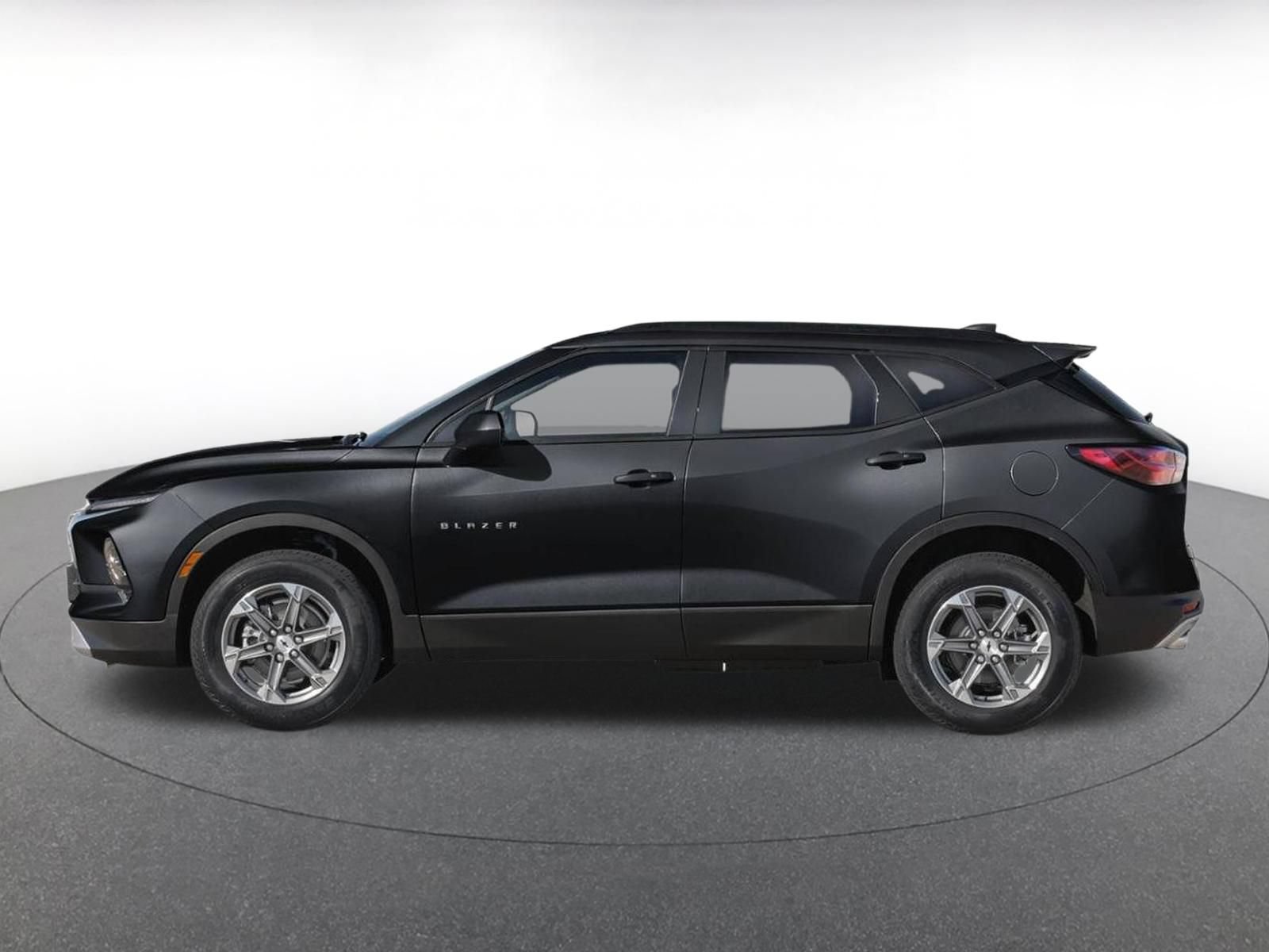 Used 2026 Chevrolet Blazer LT FWD image 3