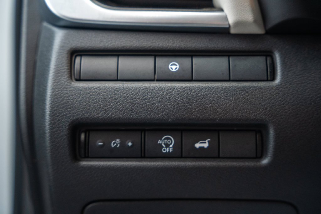 Used 2025 Nissan Rogue SV AWD/4WD image 41