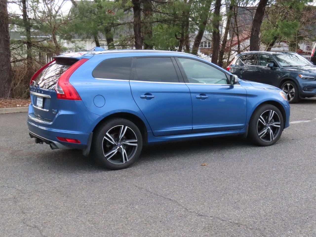 Used 2017 Volvo XC60 T6 R-Design w/ Climate Package image 23