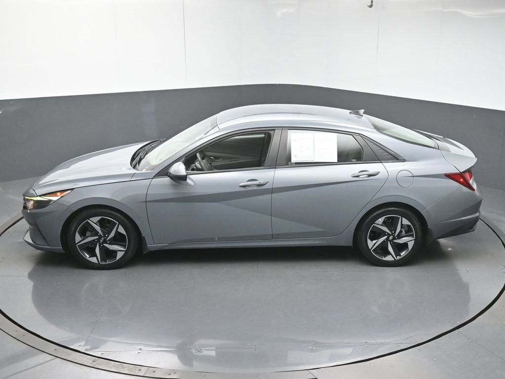 Used 2023 Hyundai Elantra SEL w/ Convenience Package image 42