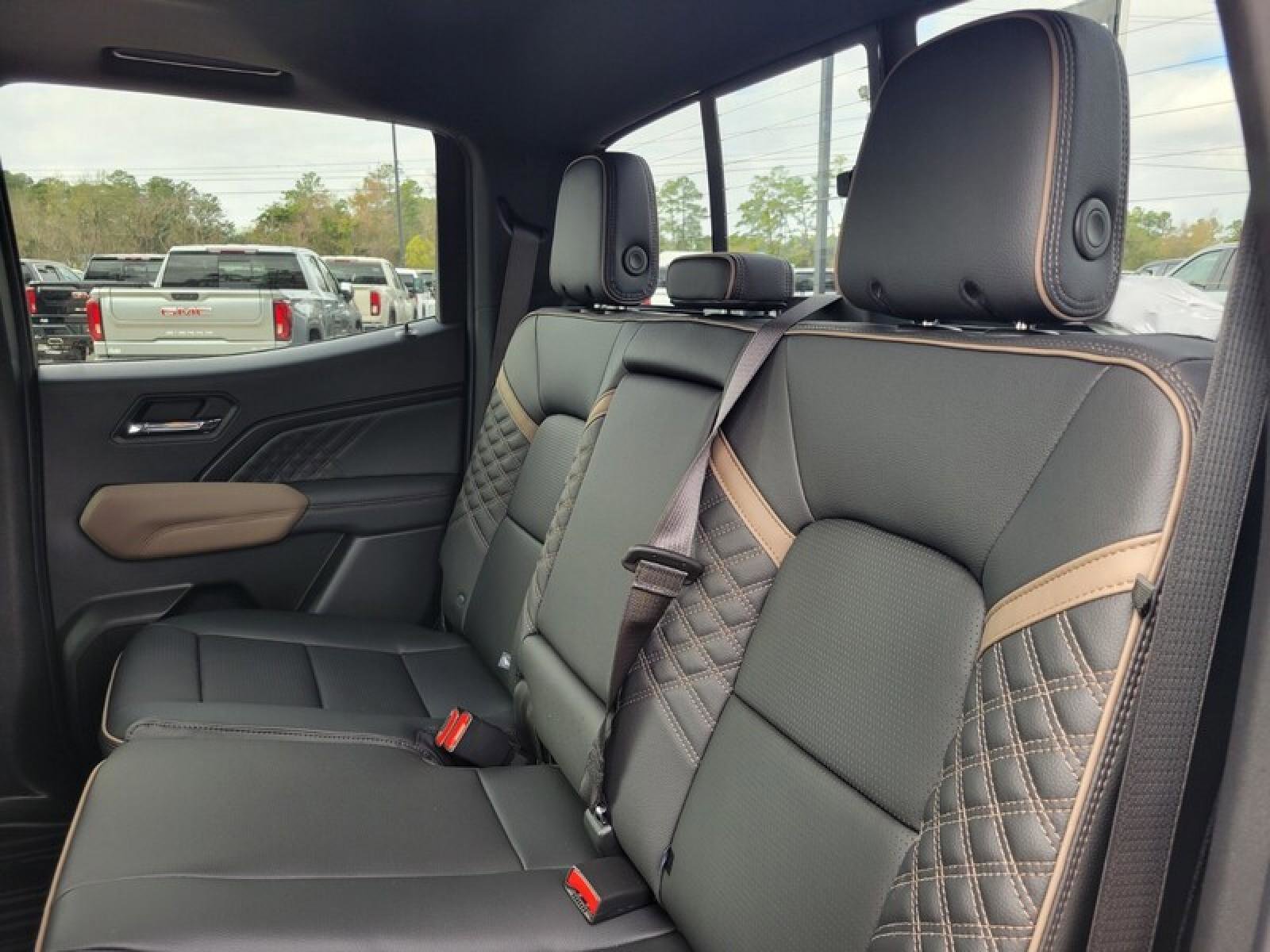 New 2026 GMC Canyon Denali image 27